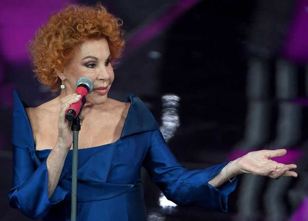 Sanremo 2018, Ornella Vanoni riceve un premio ma non sa cosa sia | VIDEO