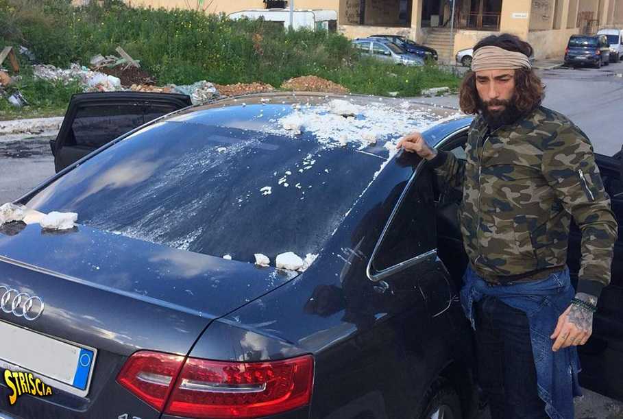 Nuova aggressione a Vittorio Brumotti, spari sull’auto dell’inviato di Striscia La Notizia | FOTO article-post
