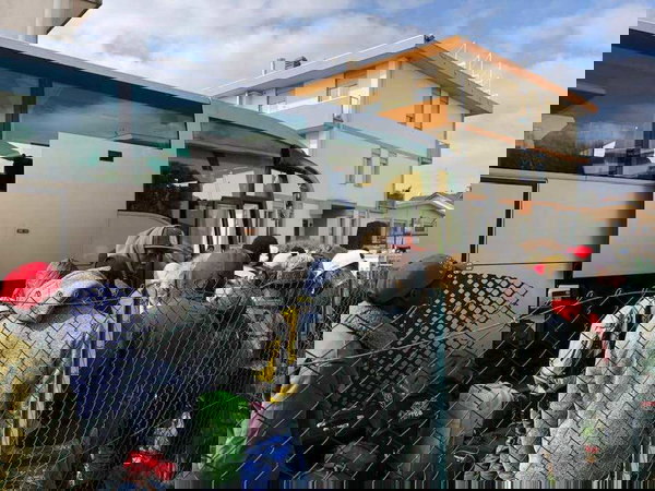 Il sindaco leghista di Gallarate ha pagato di tasca sua il biglietto per spedire i migranti a Milano | VIDEO