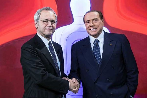 Silvio Berlusconi sostiene di aver inventato la ferrovia ad alta velocità