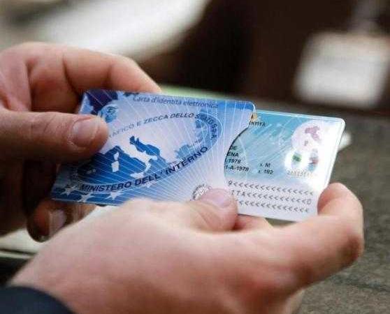 Carta d'identità elettronica carta credito