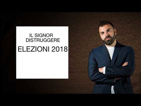 Il Signor Distruggere distrugge le elezioni: «Berlusconi non ha chiesto il numero alla femen perché aveva il seno piccolo» | AUDIO article-post