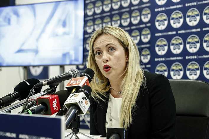 Giorgia Meloni rilancia la bufala dei 1200 euro al mese dati ai migranti article-post