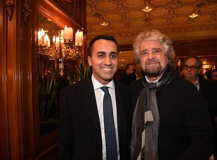 Il selfie di Grillo, Di Maio, Di Battista, Bonafede, Fraccaro, Dettori e Buffagni all’Hotel Forum di Roma article-post