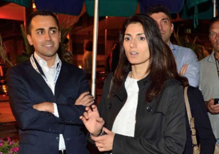 Il Comune di Roma abbatte il chiosco dove la Raggi ha festeggiato l’elezione article-post