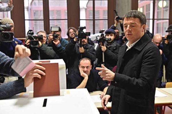Matteo Renzi si dimette da segretario del Partito Democratico, poi smentisce