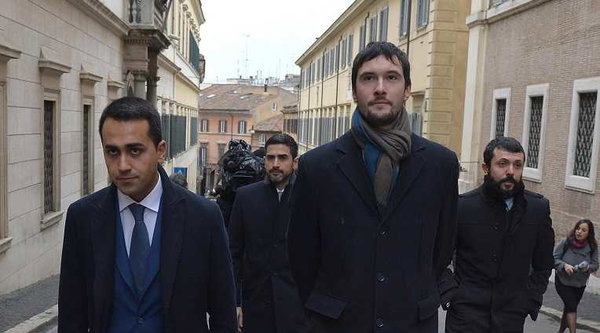 Andrea Cecconi, «espulso M5S» per i mancati rimborsi, definisce carta igenica il contratto della Casaleggio Associati