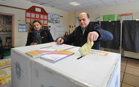 Bersani mette le schede nell’urna e dimentica di togliere il tagliando article-post