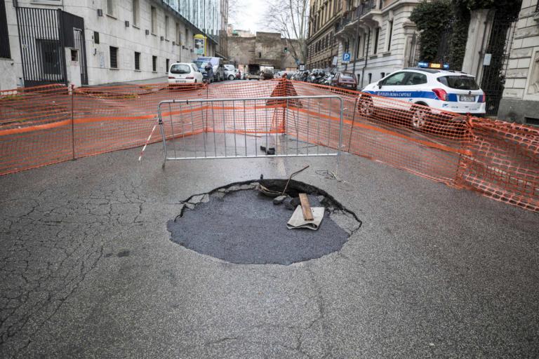 L’esercito non riparerà le buche di Roma