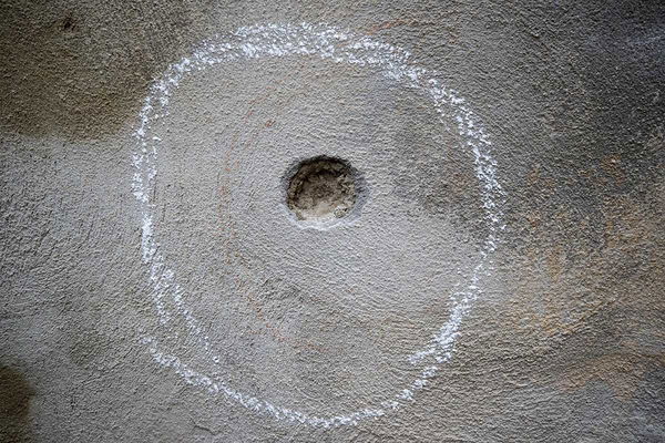 In Italia, quasi un femminicidio su dieci è commesso da un uomo in divisa