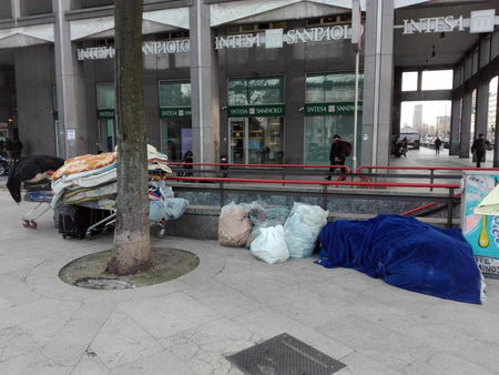 “Sepolto senza vestiti”, la lettera della moglie del senzatetto morto a Milano article-post