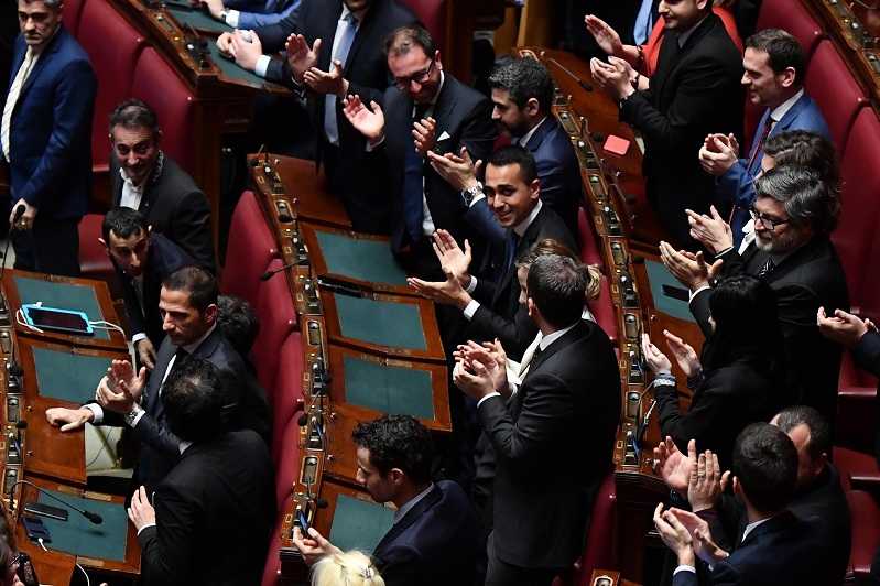 L’assemblea dei deputati M5S con critiche e proteste per il nuovo statuto article-post