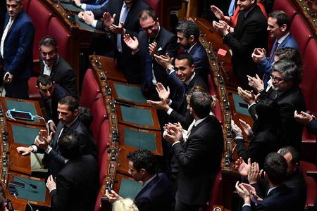 L’assemblea dei deputati M5S con critiche e proteste per il nuovo statuto article-post