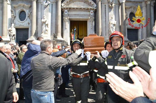 I funerali di Dario e Giorgio. I vigili del fuoco dimenticati da tutti i giornali e i tg