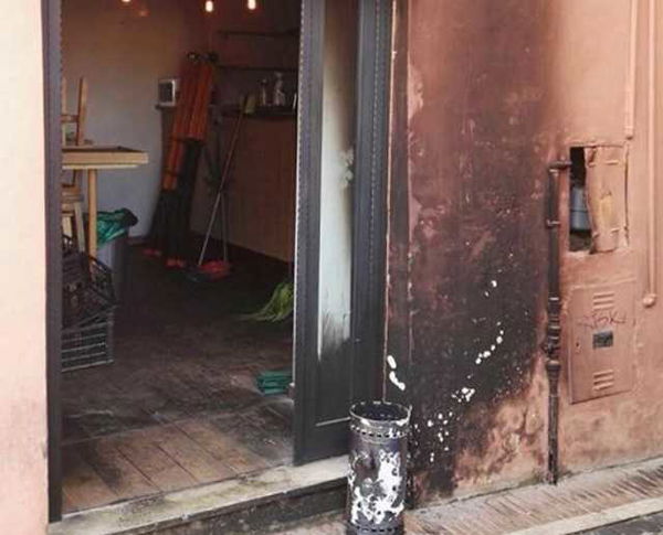 Canapub di Monterotondo, dopo l’incendio la raccolta fondi su Fb: «Non pieghiamoci ai criminali»