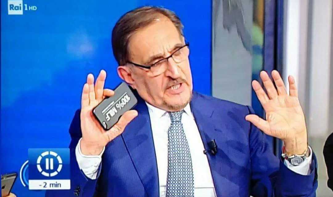 “100% Milf”, il particolare del telefono di La Russa non sfugge a Twitter article-post