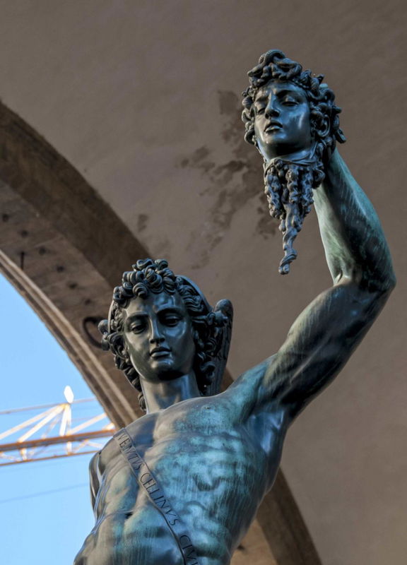 Un turista americano è stato fermato mentre faceva pipì in piazza della Signoria a Firenze