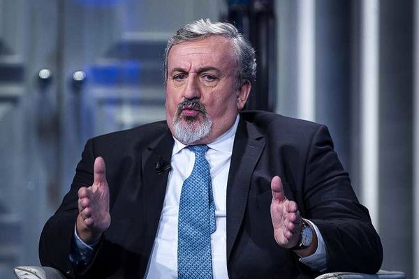 Emiliano non si ferma più: «Renzi non ha più titolo per parlare di politica»