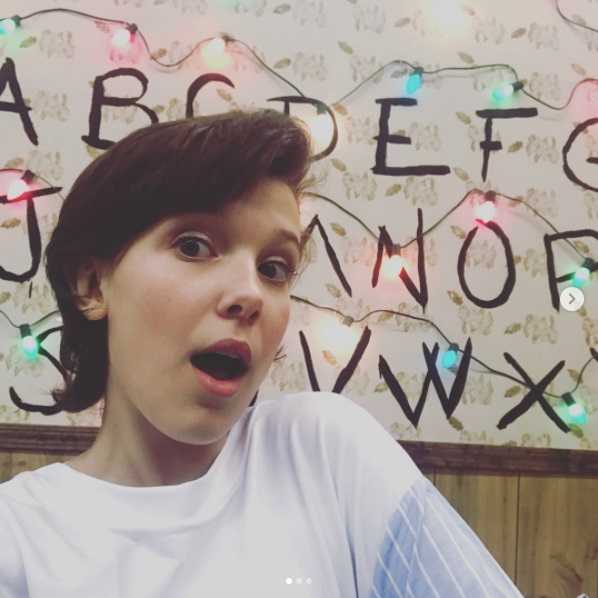 Fa compleanno a tema “Stranger Things” ma nessuno partecipa. Undici lo consola