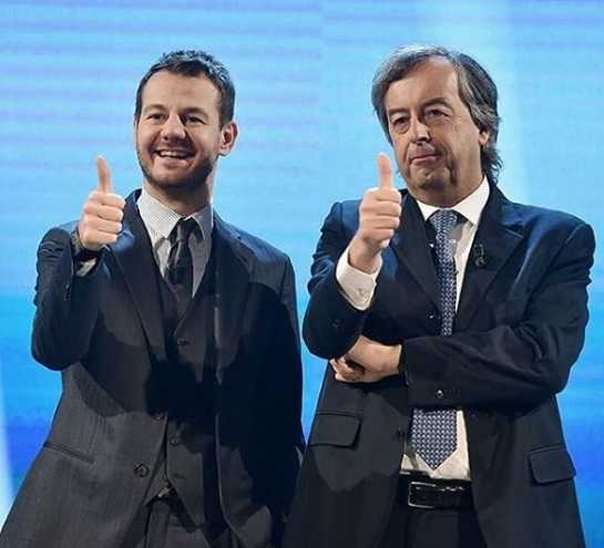 I meravigliosi reply di Alessandro Cattelan ai no vax che lo criticano per Roberto Burioni