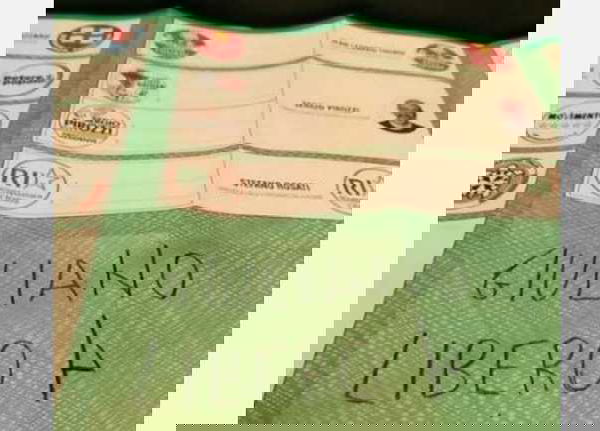 Esponenti di Forza Nuova pubblicano sui social la scheda con un fascio littorio