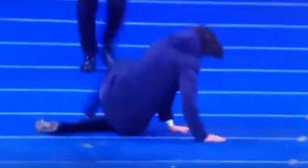 La Lazio segna, il mister cade: la scivolata di Inzaghi fa il giro del web | VIDEO