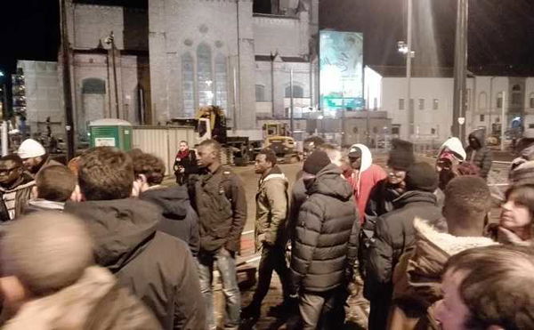 I senegalesi si autotassano per riacquistare le fioriere danneggiate a Firenze