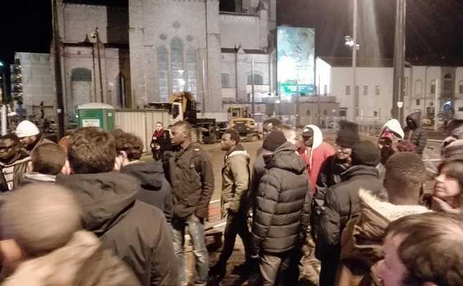 I senegalesi si autotassano per riacquistare le fioriere danneggiate a Firenze article-post