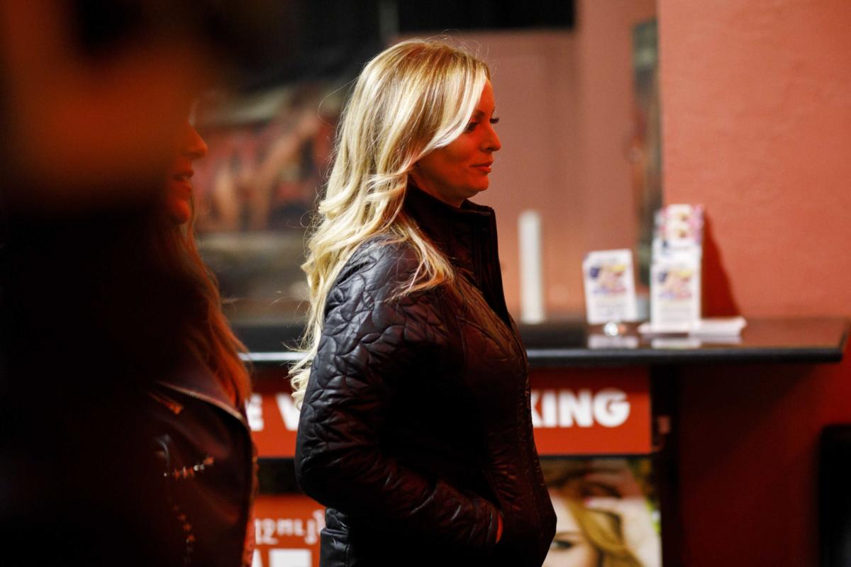 Trump emette un ordine restrittivo per la pornostar Stormy Daniels article-post