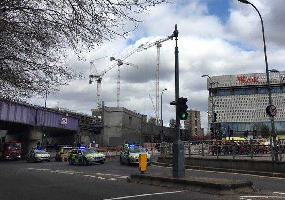 Londra, rientrata la minaccia del veicolo sospetto di fronte al Westfield Centre article-post