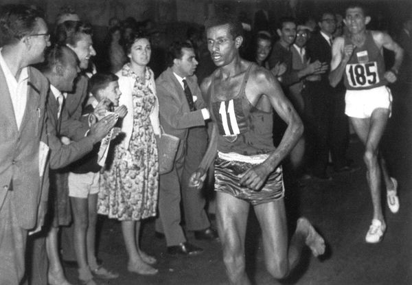 Alla Roma Appia Run partecipa anche il defunto Abebe Bikila: gaffe del Comune di Roma