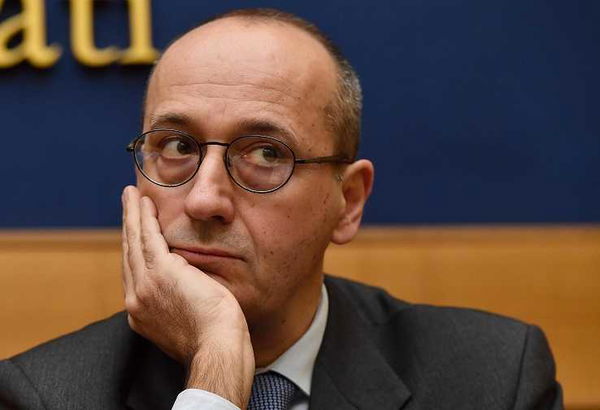 Alberto Bagnai retwitta chi nega l’attacco chimico contro Dhouma