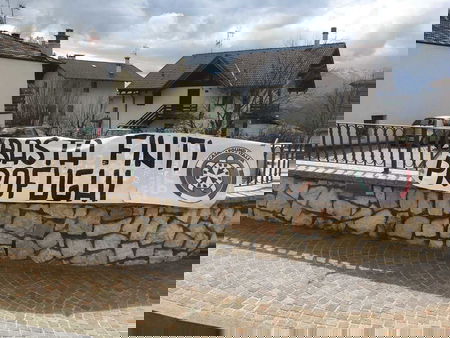 Vuole ospitare 7 migranti nel suo b&b in Trentino, ignoti gli bruciano casa article-post