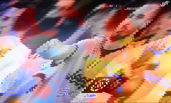 Chiellini accusa i calciatori del Real Madrid di aver pagato l’arbitro | VIDEO