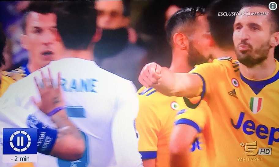 Chiellini accusa i calciatori del Real Madrid di aver pagato l’arbitro | VIDEO article-post