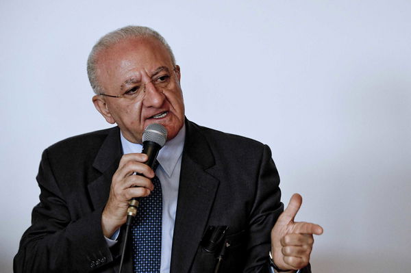 De Luca ha detto che il Pd è «braccato come gli ebrei negli anni delle leggi razziali»