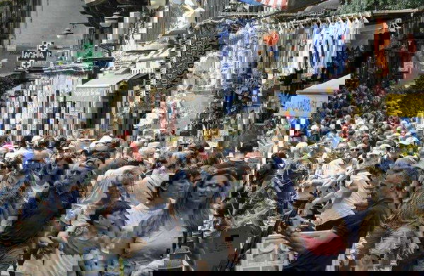 De Magistris dice che «i napoletani si riprenderanno il maltolto, rubato con furti di Stato o di Calcio»