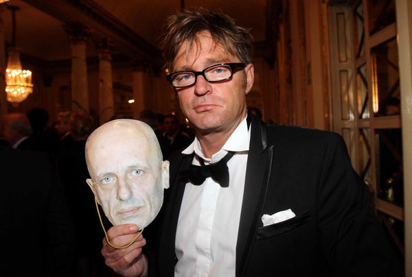 Libero: «Grillini morbo incurabile, vanno eliminati senza complimenti»