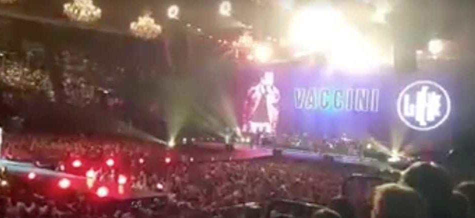 No-Vax contro Jovanotti