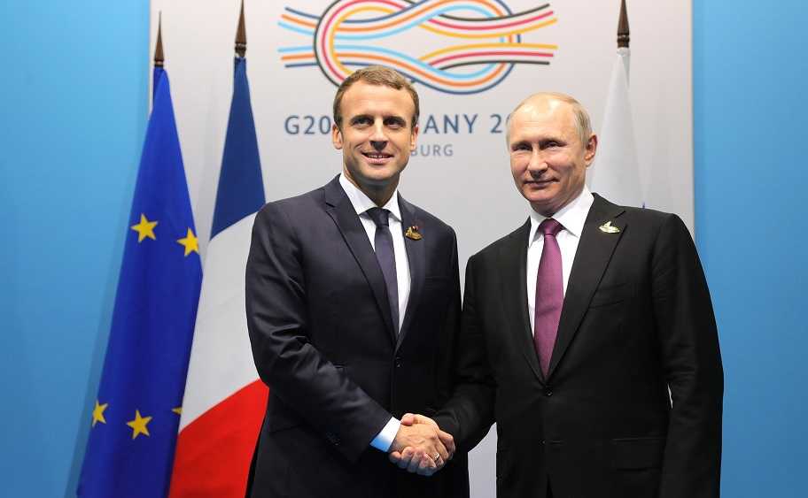 Emmanuel Macron accusa la Siria di Assad di aver usato armi chimiche a Douma article-post