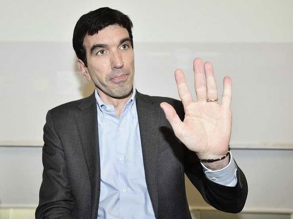 Martina smentisce la possibilità dimissioni dopo le parole di Renzi