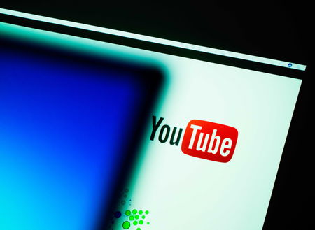 YouTube dice che gli under 13 non possono utilizzarlo, ma intanto «ruba» i loro dati personali article-post