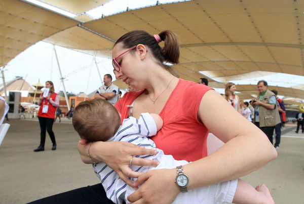 Cacciata via dall’università di Parma perché stava allattando il suo bambino