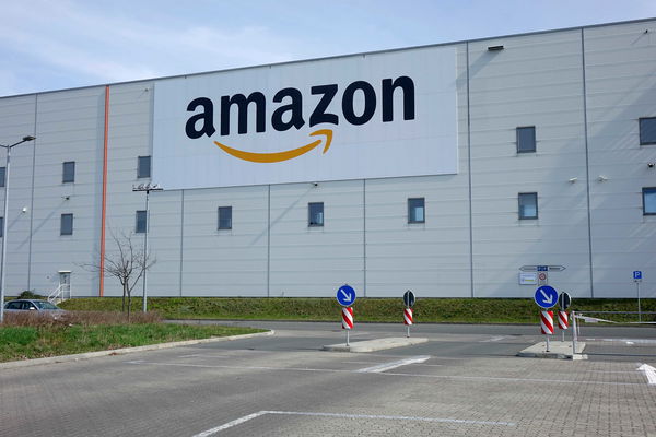 Amazon ce l’ha fatta: ha registrato 1000 miliardi di capitalizzazione