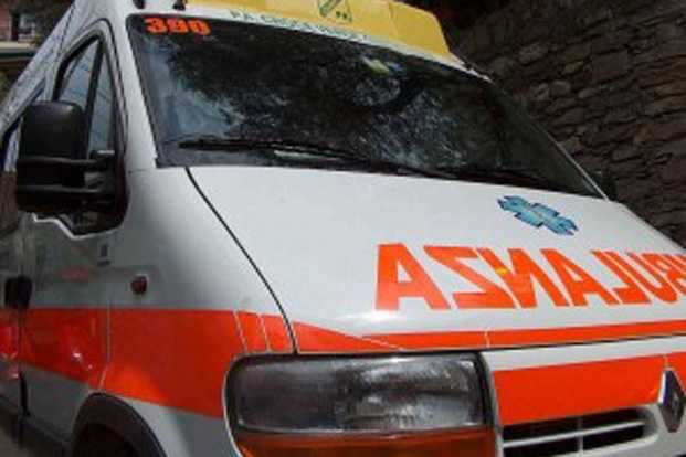 Parma, bimbo di 8 anni cade dalla finestra, lo salva il tendone del bar article-post