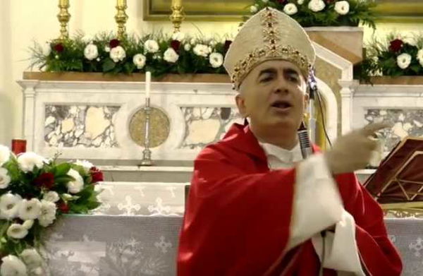 Fedez-Ferragni matrimonio a Noto. Il vescovo scrive una omelia rap