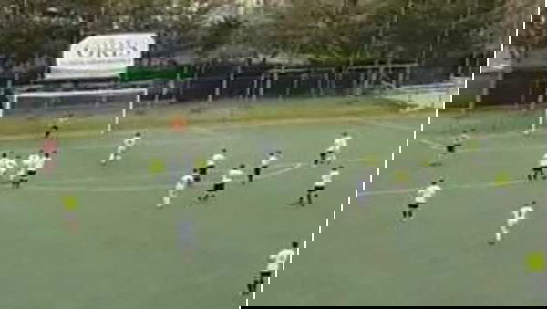 Il bambino che non ha l’immondizia al posto del cuore e sbaglia il rigore dubbio | VIDEO