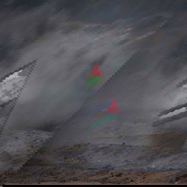 Una bandiera nazista sventola a Gaza, Netanyahu attacca i palestinesi