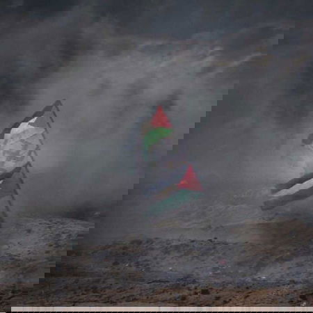 Una bandiera nazista sventola a Gaza, Netanyahu attacca i palestinesi article-post