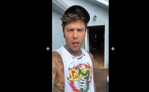 Fedez risponde alle critiche sulle foto del figlio Leone pubblicate sui profili sociali suoi e di Chiara Ferragni